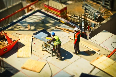 On-site workers who adhere to the FORTIFIED Standard for commercial projects uphold elevated job safety standards and ensure structurally-sound building quality.